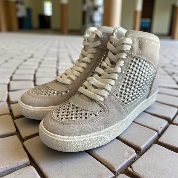 Gianni Bini Evie Perforated Rhinestone High Top Sneaker Leather/Suede size 10 - Picture 1 of 9